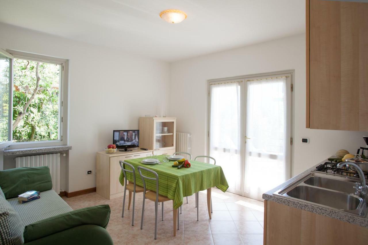 Residence Villa Aranci リモーネ・スル・ガルダ エクステリア 写真